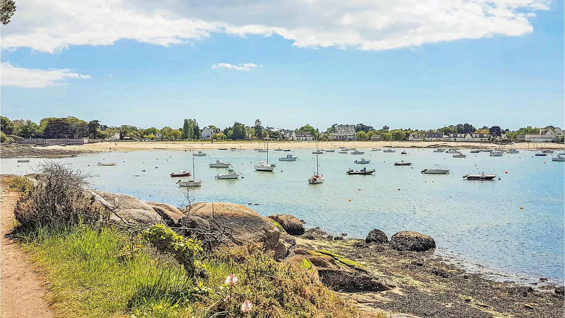 Amazing Apartment In Concarneau With Wifi 0*,